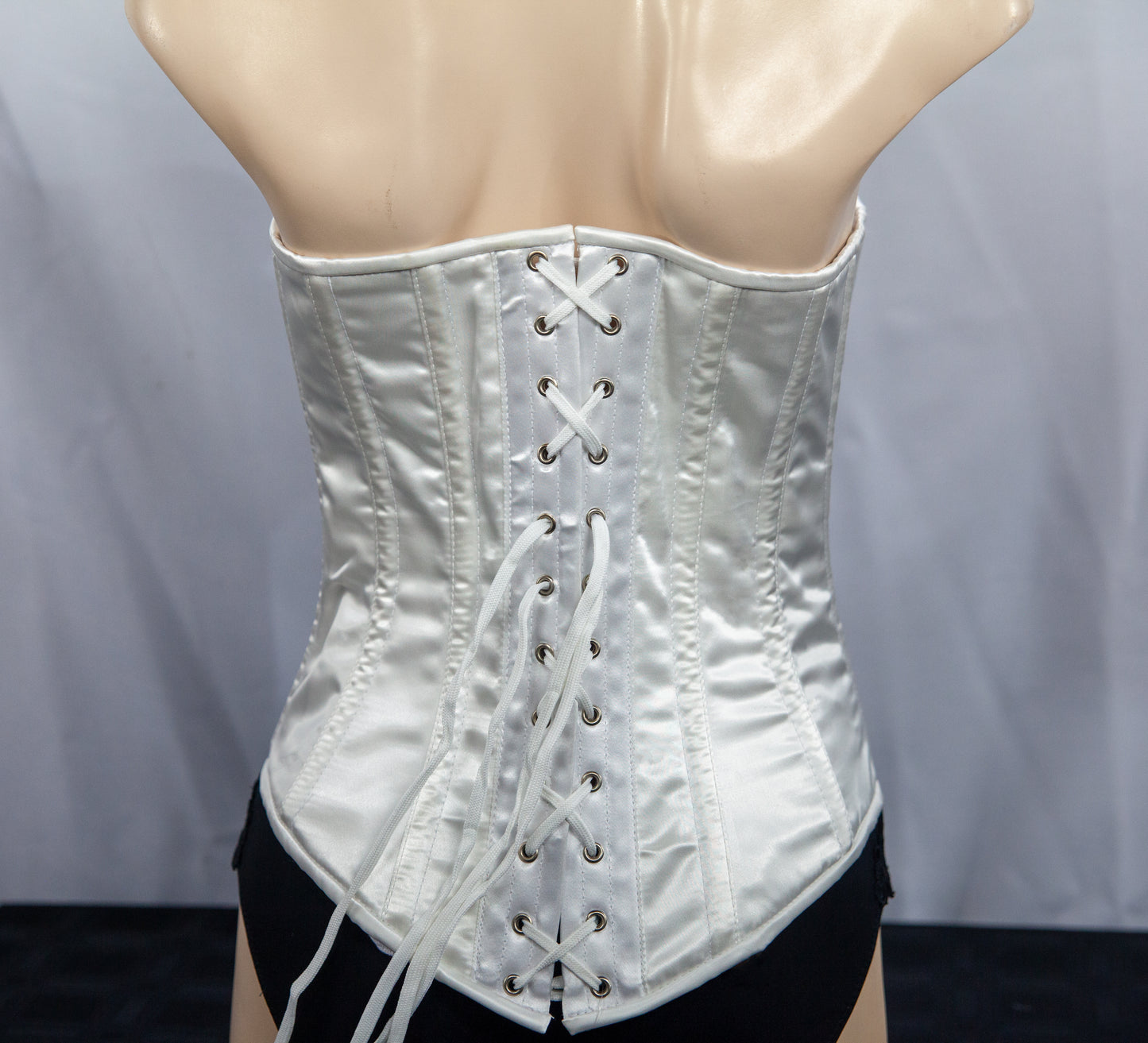 Corset - White Satin Stoompomp
