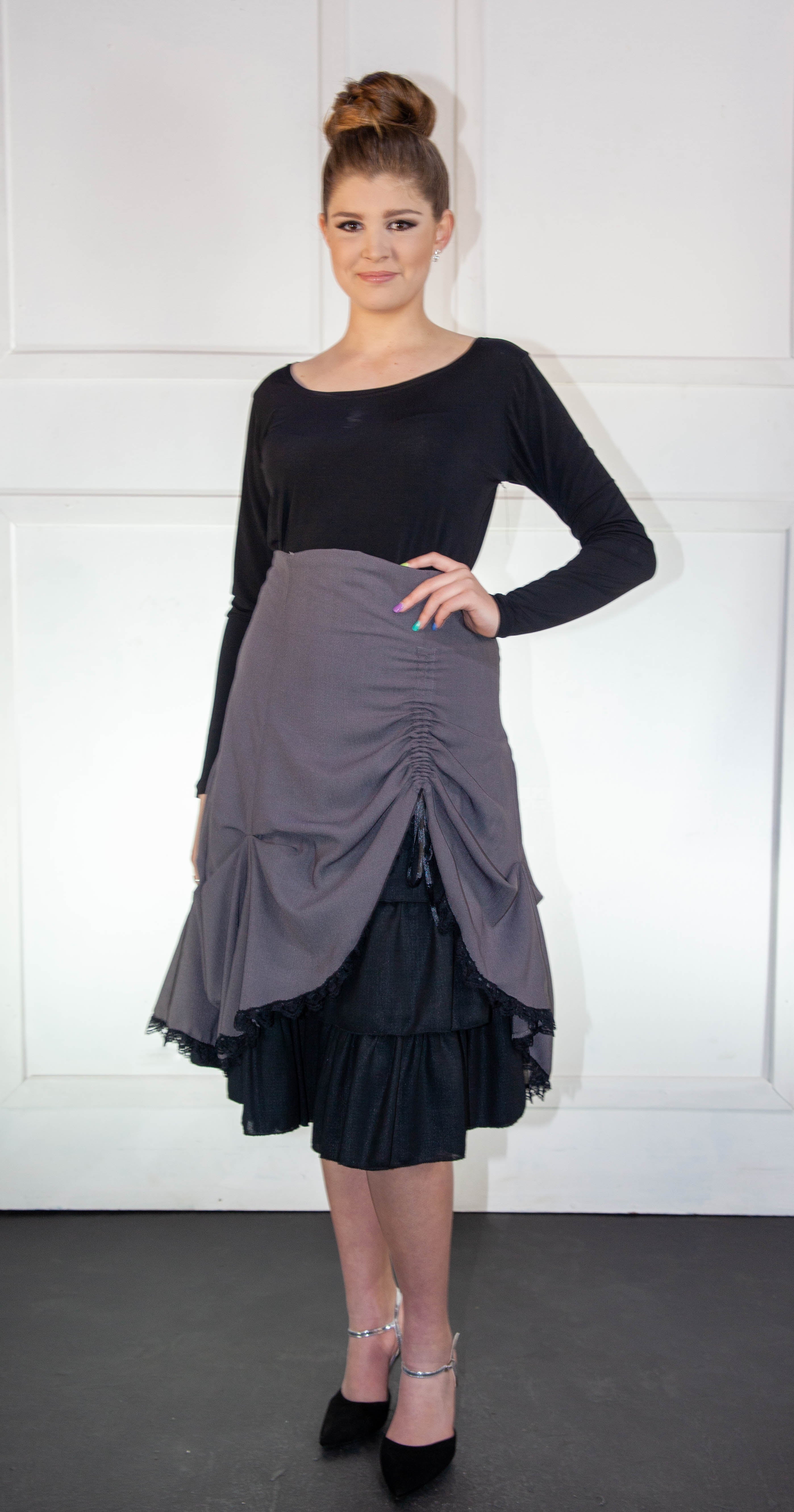 Black overall clearance skirt in spanish